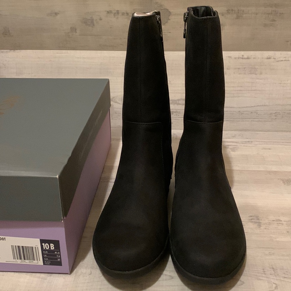 Aravon Black Mid Rise Boot